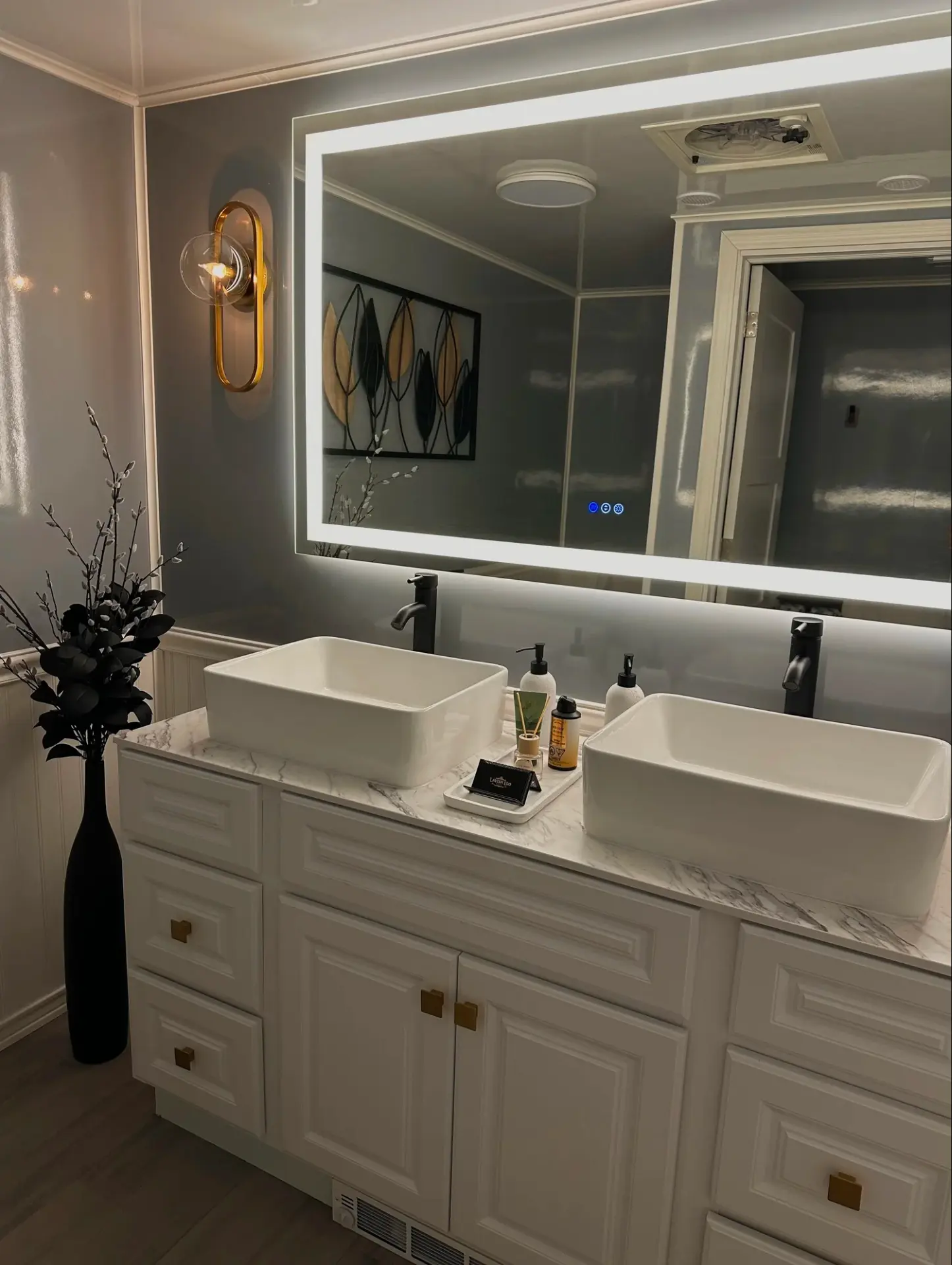 4-Stall Luxury Restroom Trailer photo 9