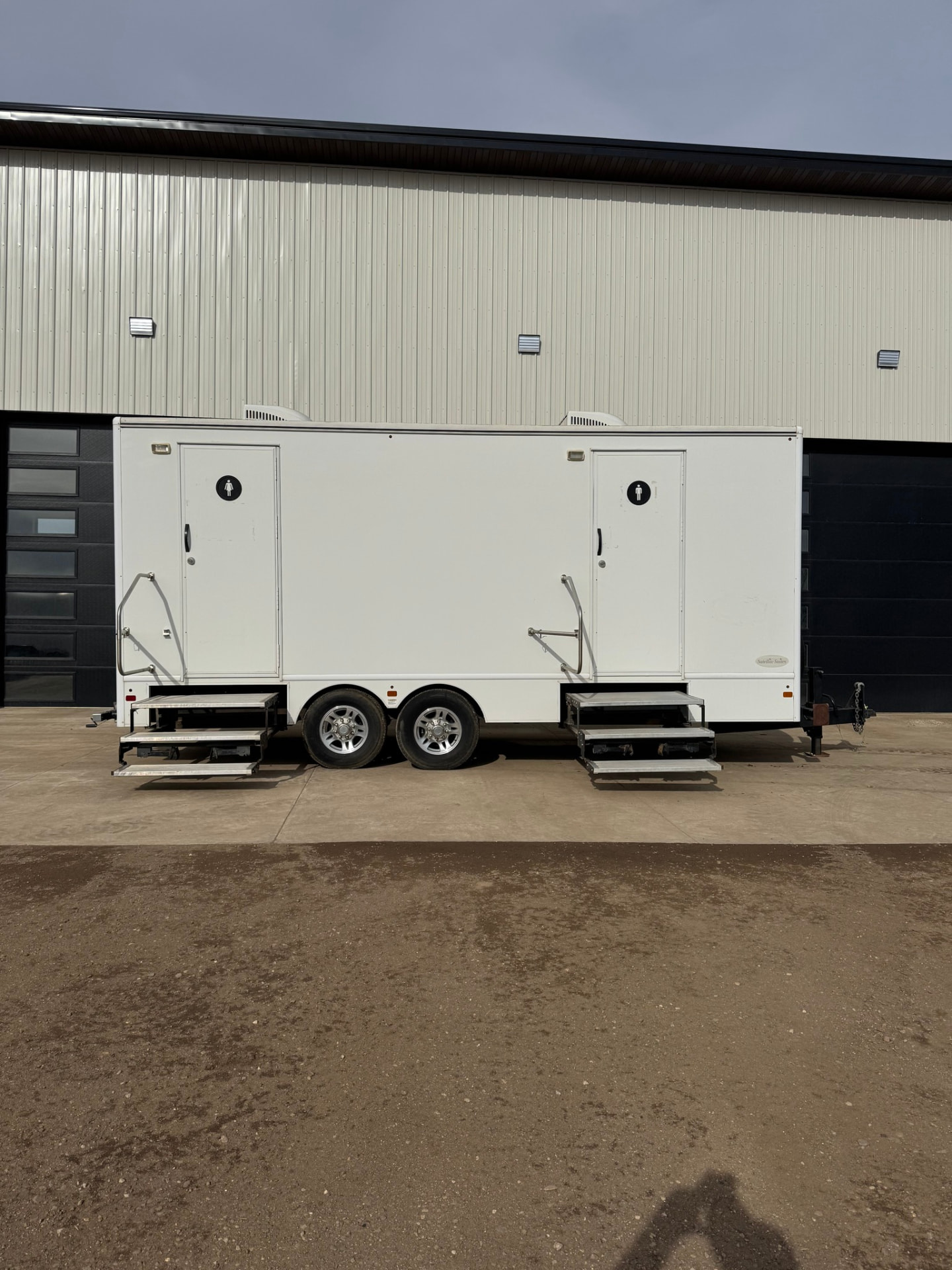 8-Stall Luxury Restroom Trailer exterior