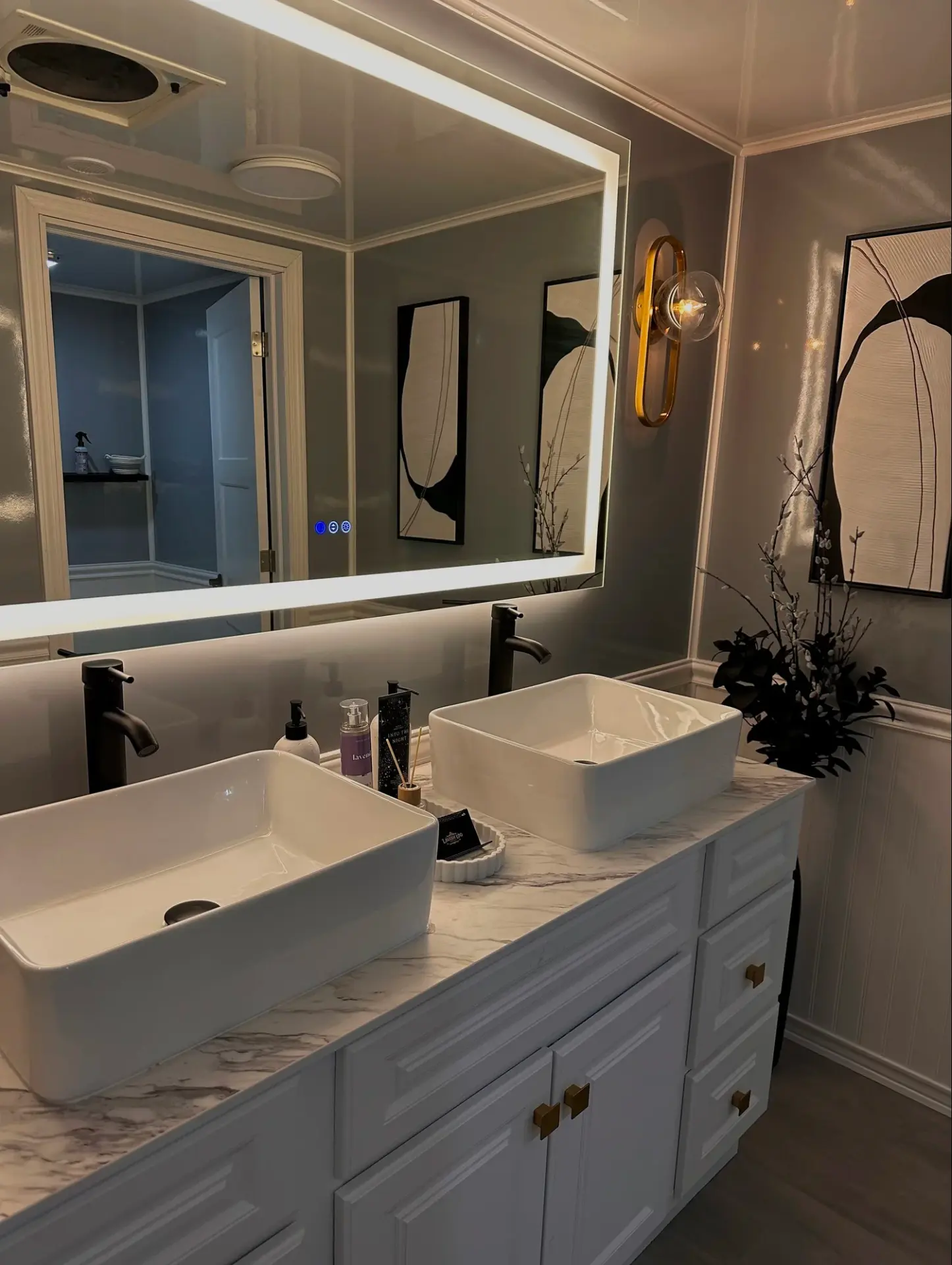 4-Stall Luxury Restroom Trailer photo 8